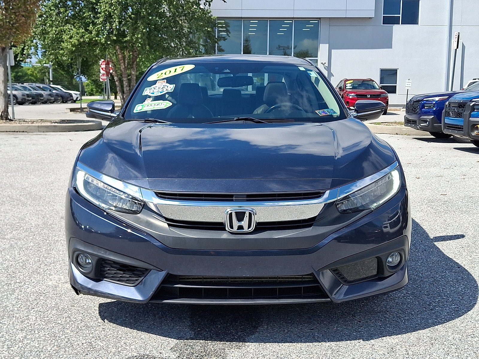 Used 2017 Honda Civic Touring image 2