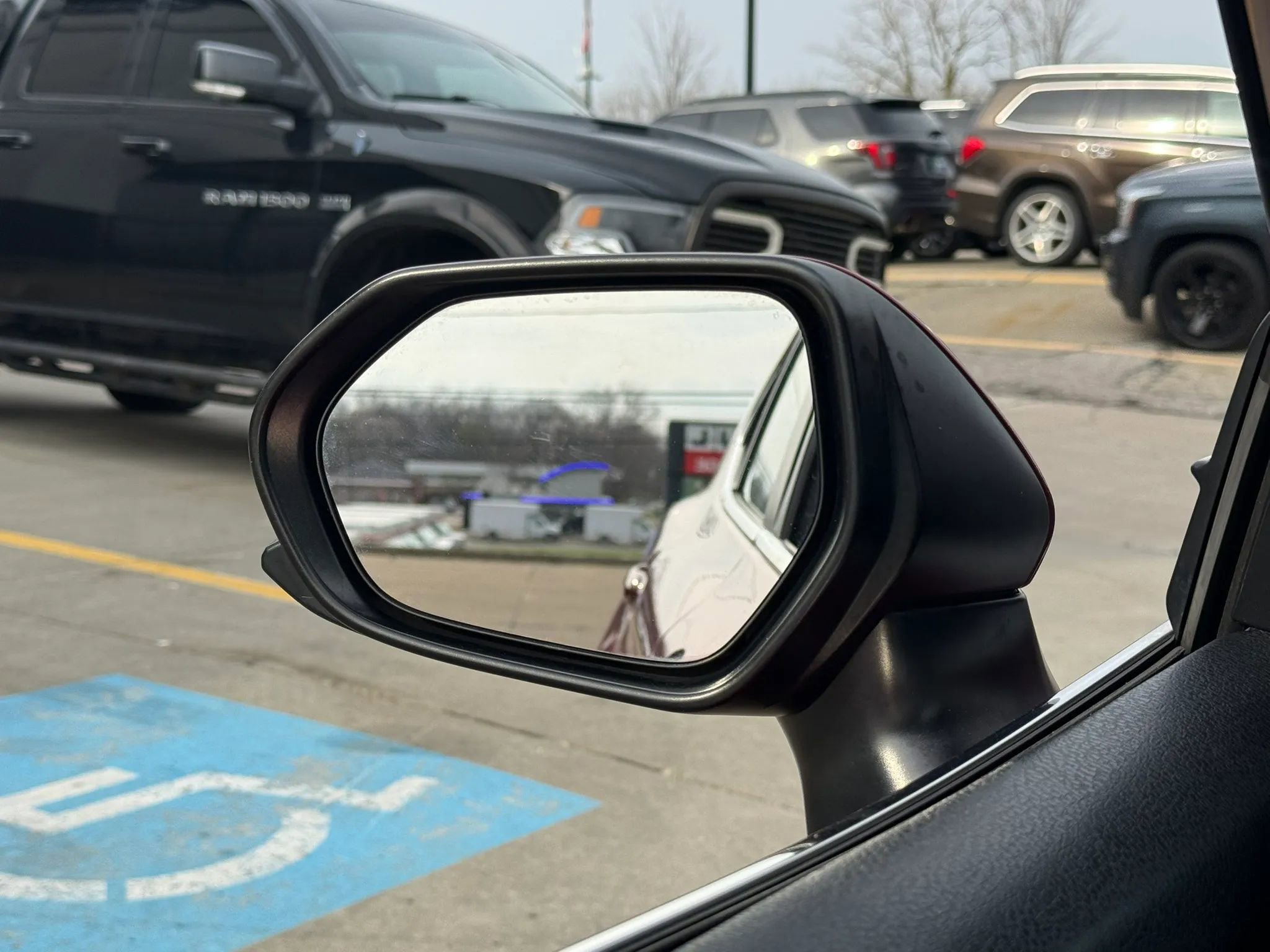 Used 2020 Toyota Camry LE image 36