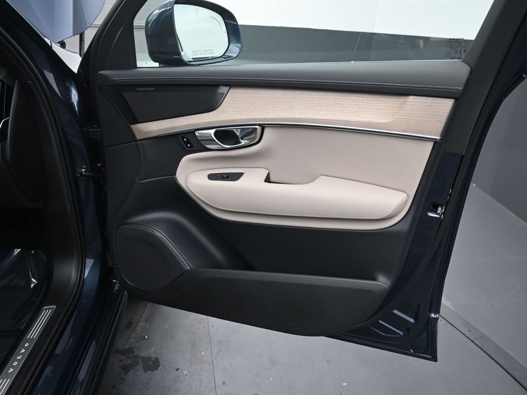 New 2026 Volvo XC90 B6 Plus w/ Protection Package Premier image 38