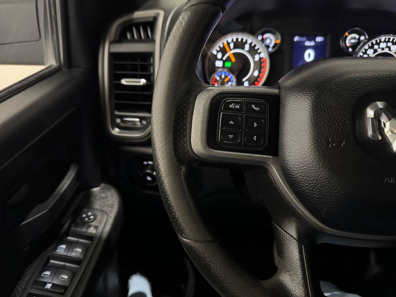 Used 2022 RAM 2500 Tradesman w/ Chrome Appearance Group AWD/4WD image 22