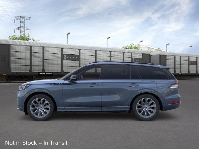 New 2026 Lincoln Aviator AWD image 2