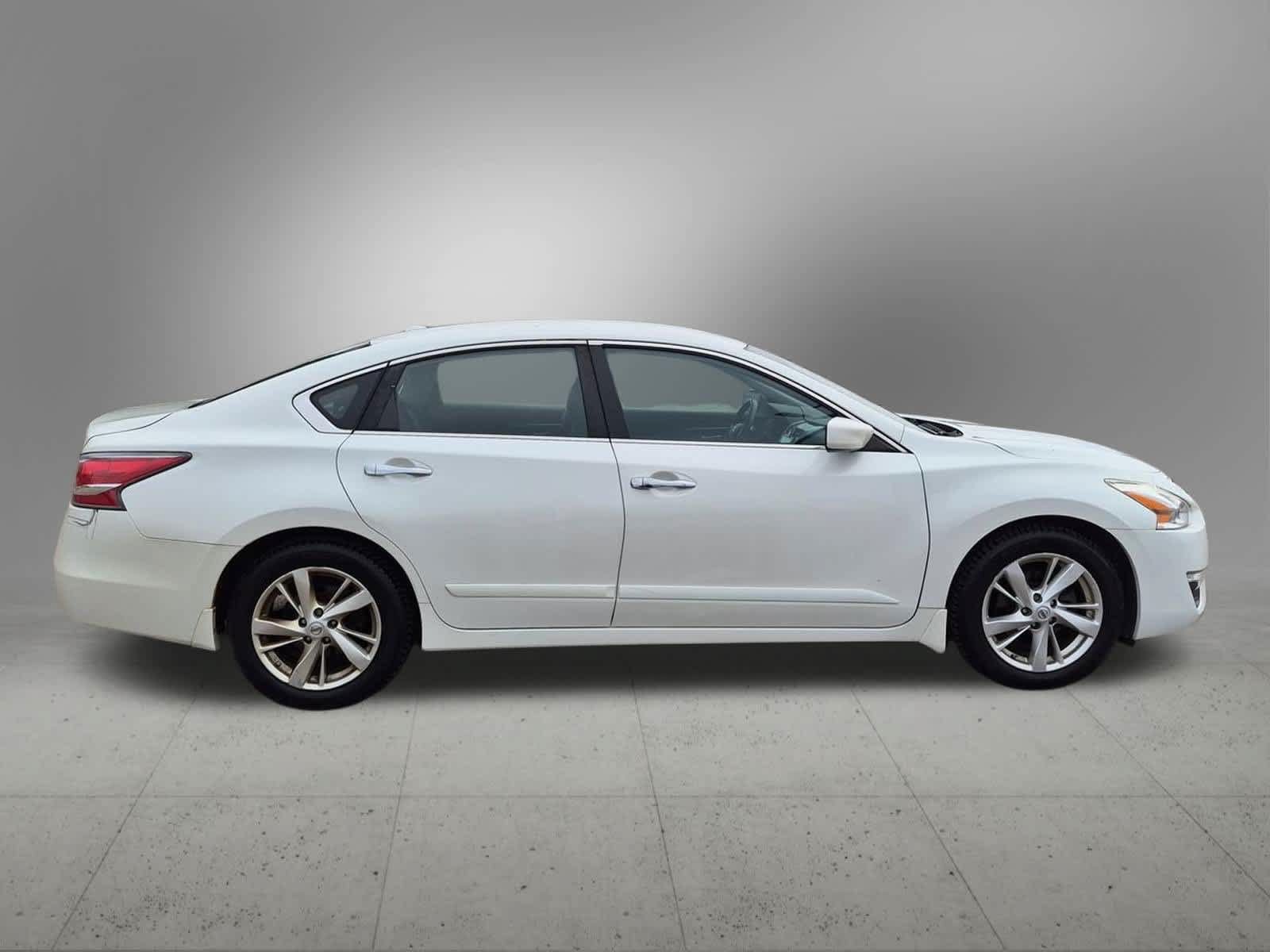 Used 2014 Nissan Altima 2.5 SV FWD image 7