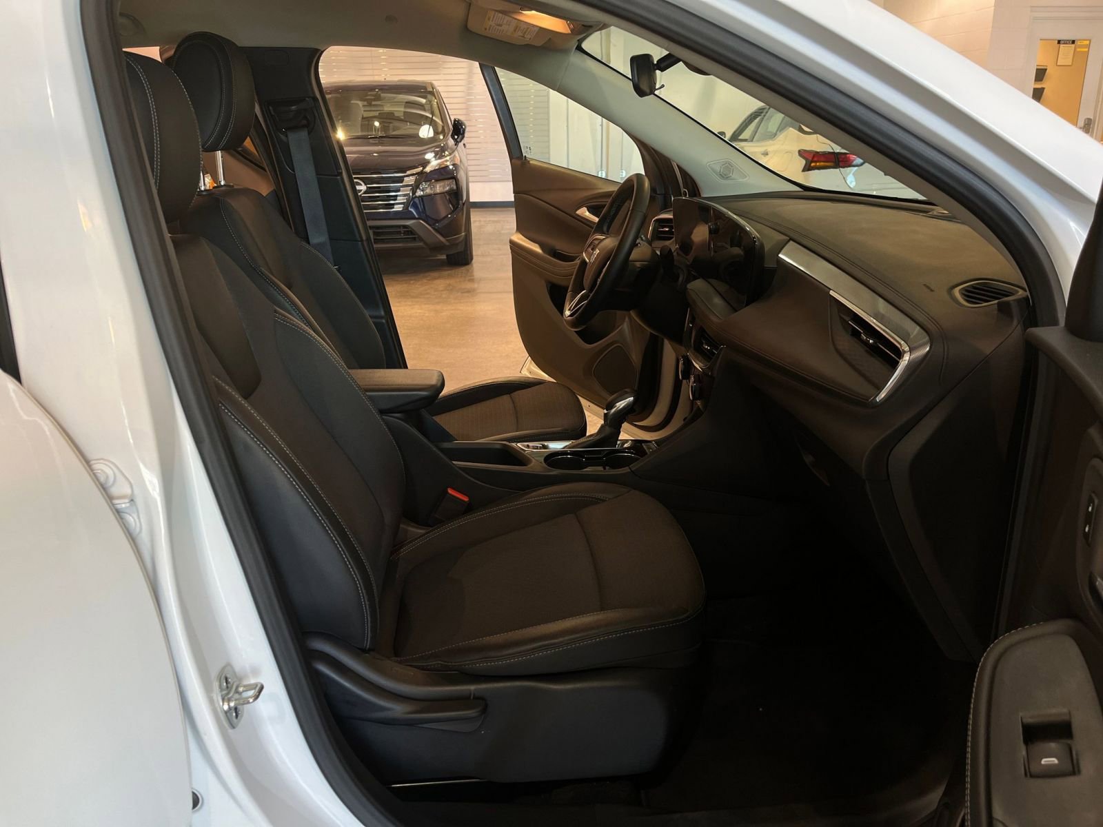 Used 2025 Buick Encore GX Preferred FWD image 35