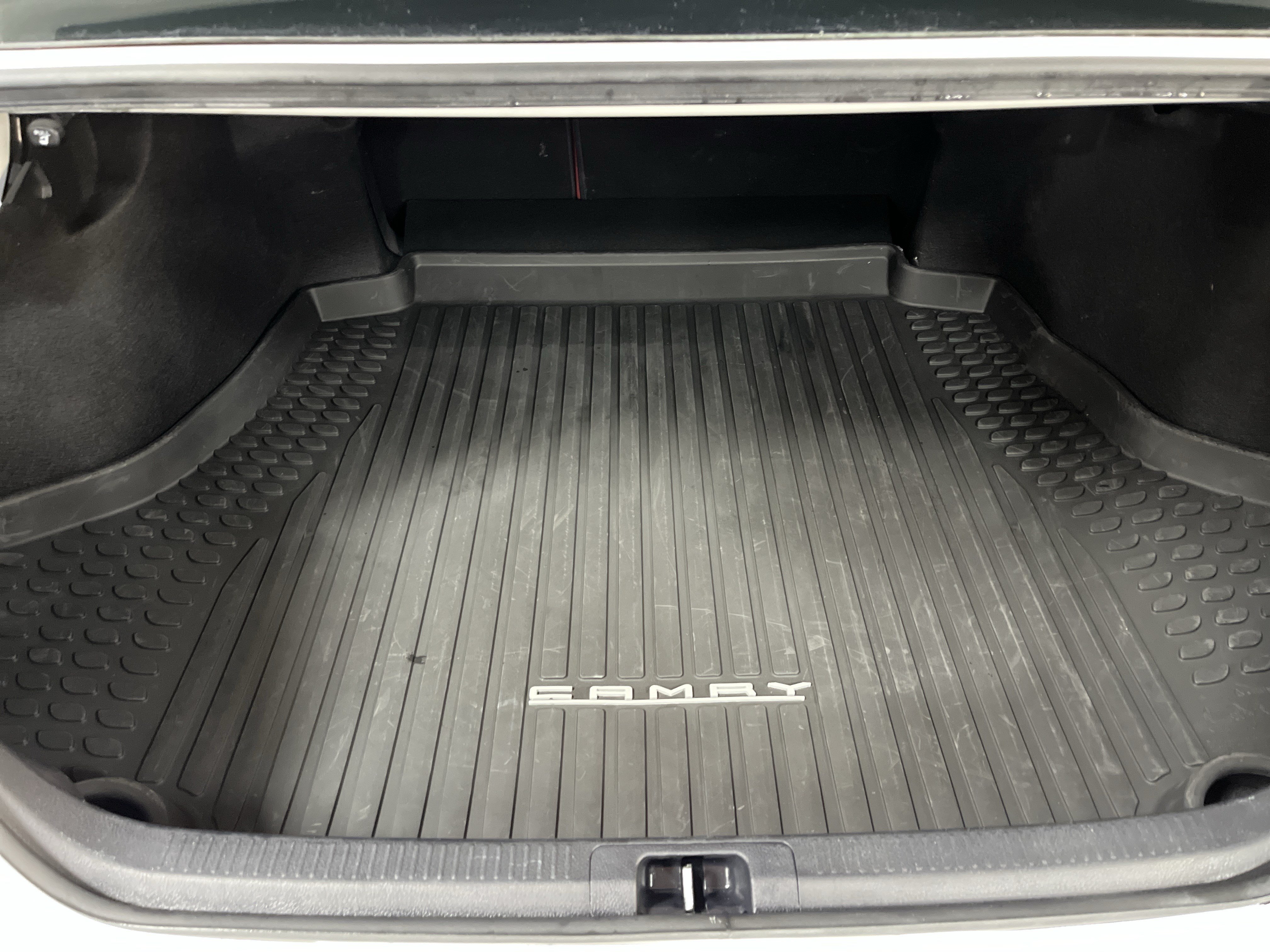 Used 2022 Toyota Camry XSE FWD image 31