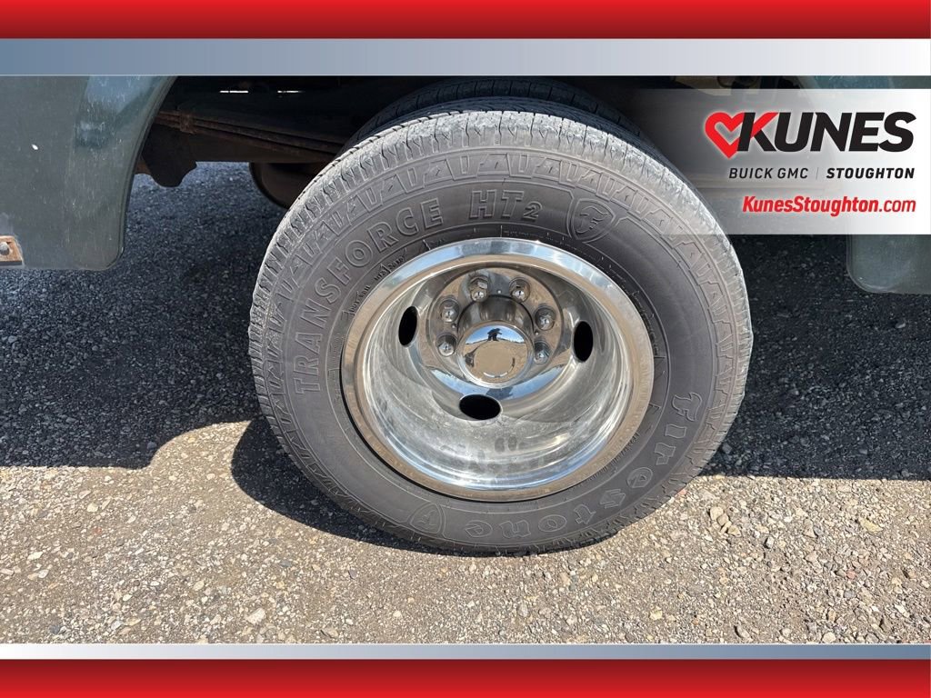 Used 2004 Chevrolet Express 3500 w/ Chrome Appearance Package RWD image 10