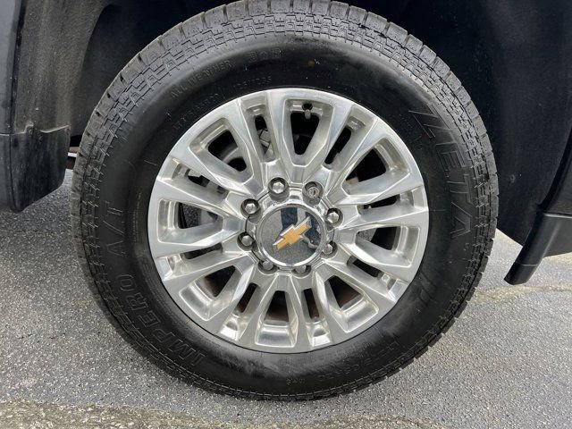 Used 2022 Chevrolet Silverado 2500 High Country w/ Z71 Off-Road Package image 9