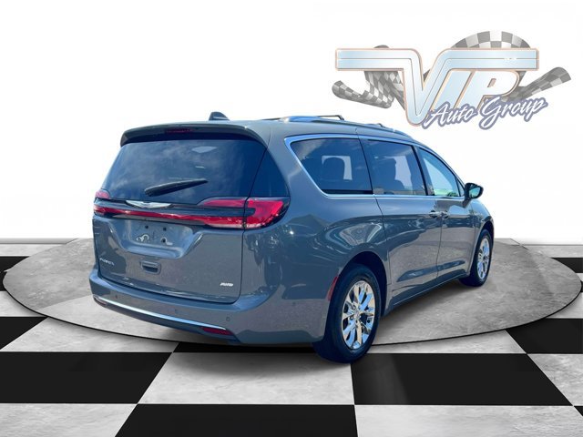 Used 2021 Chrysler Pacifica Touring-L w/ Uconnect Theater Family Group AWD/4WD image 6