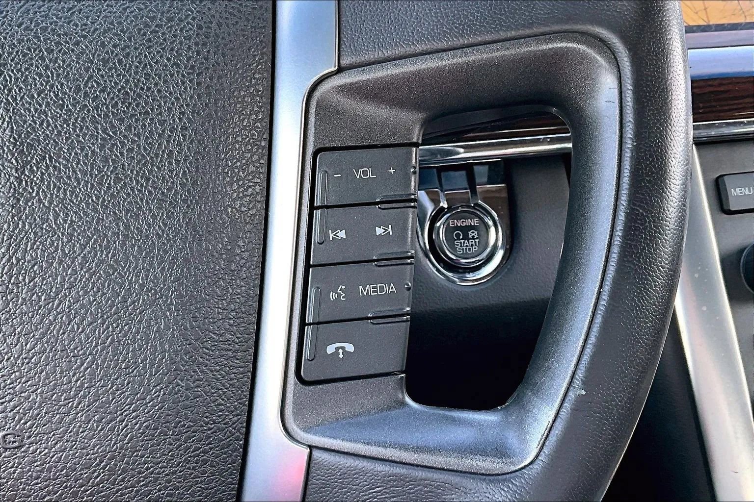 Used 2010 Lincoln MKS AWD image 6