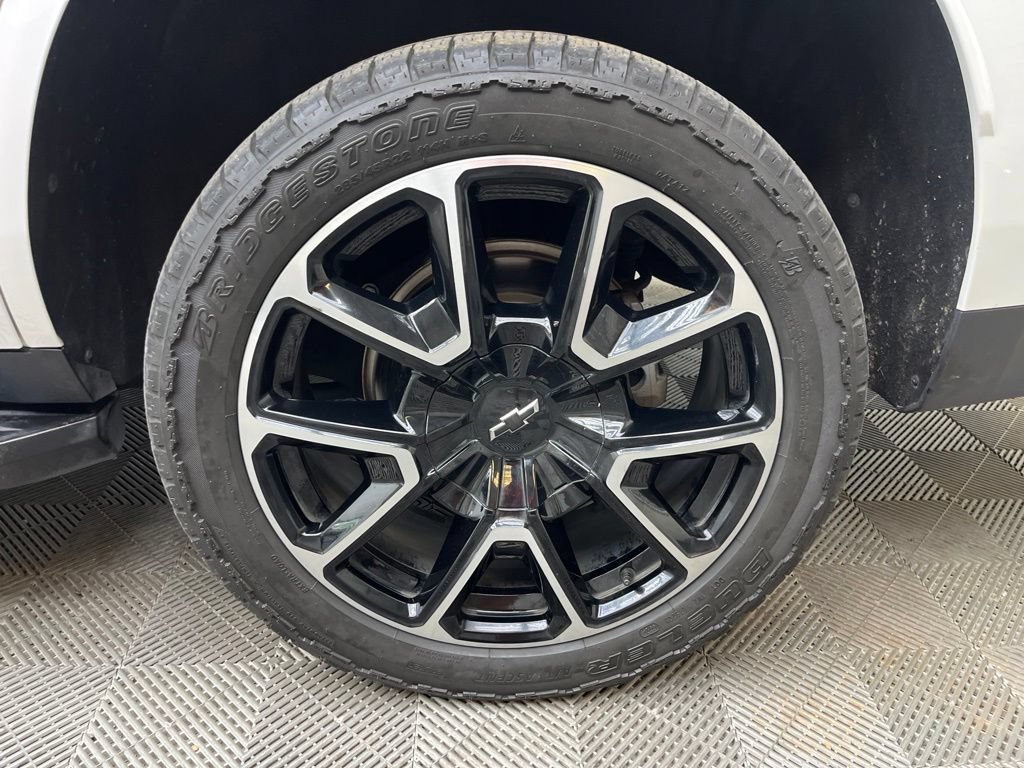 Used 2022 Chevrolet Tahoe RST w/ Luxury Package AWD/4WD image 30