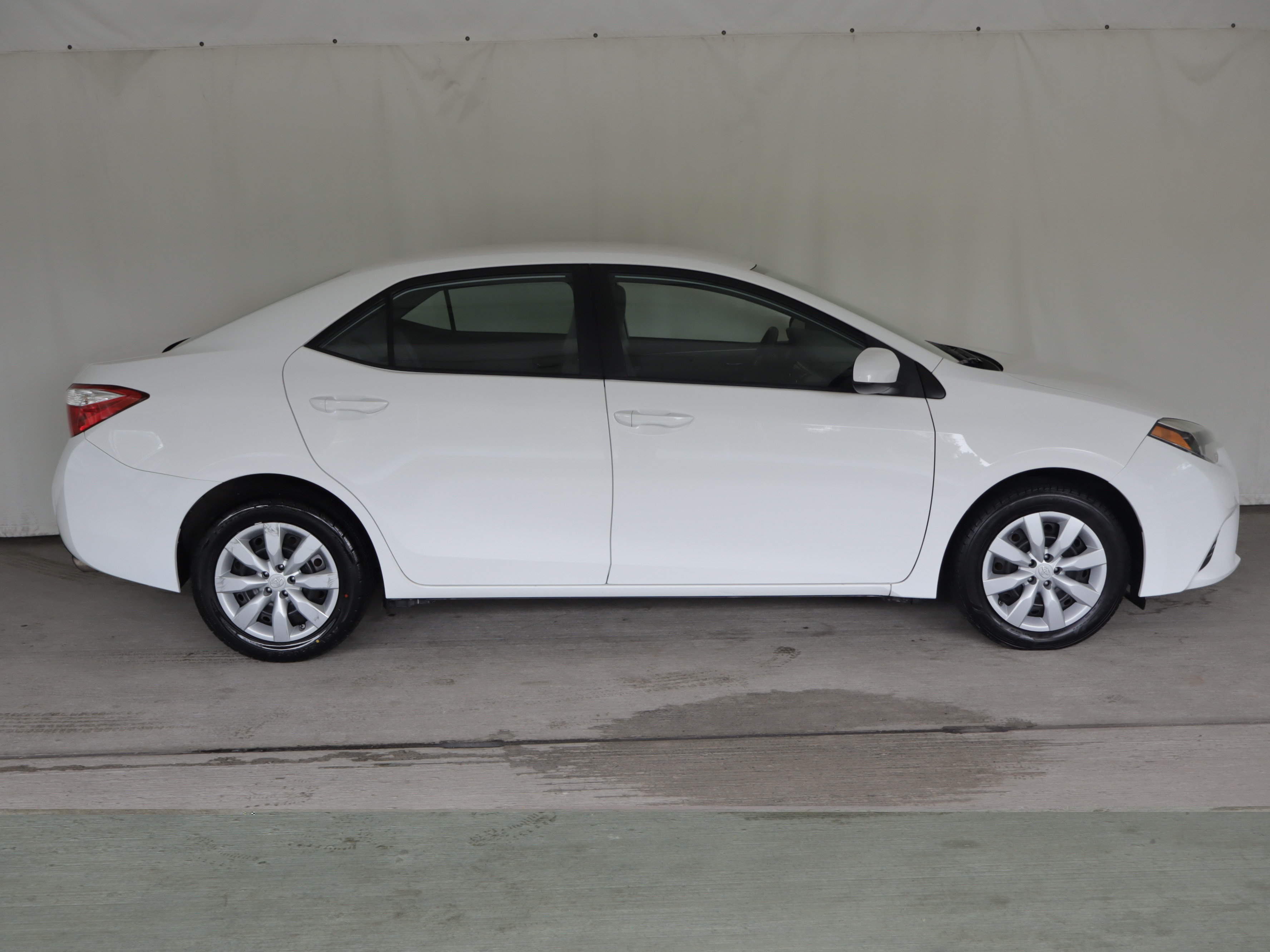 Used 2016 Toyota Corolla LE FWD image 4