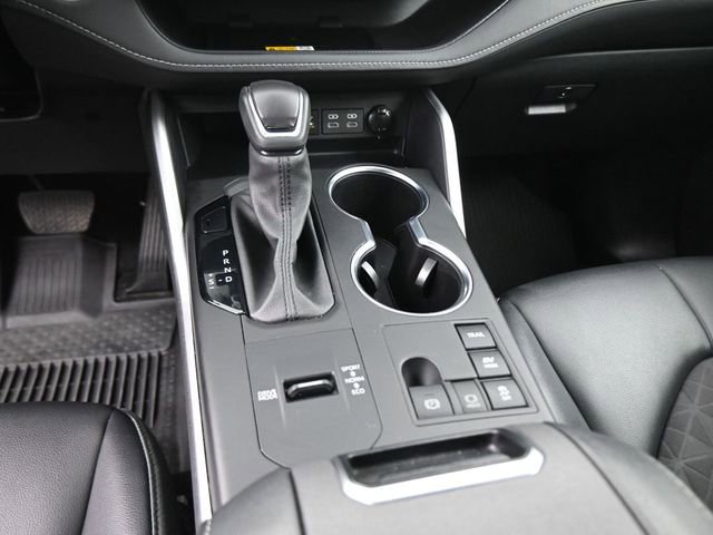 Used 2024 Toyota Highlander XLE image 24