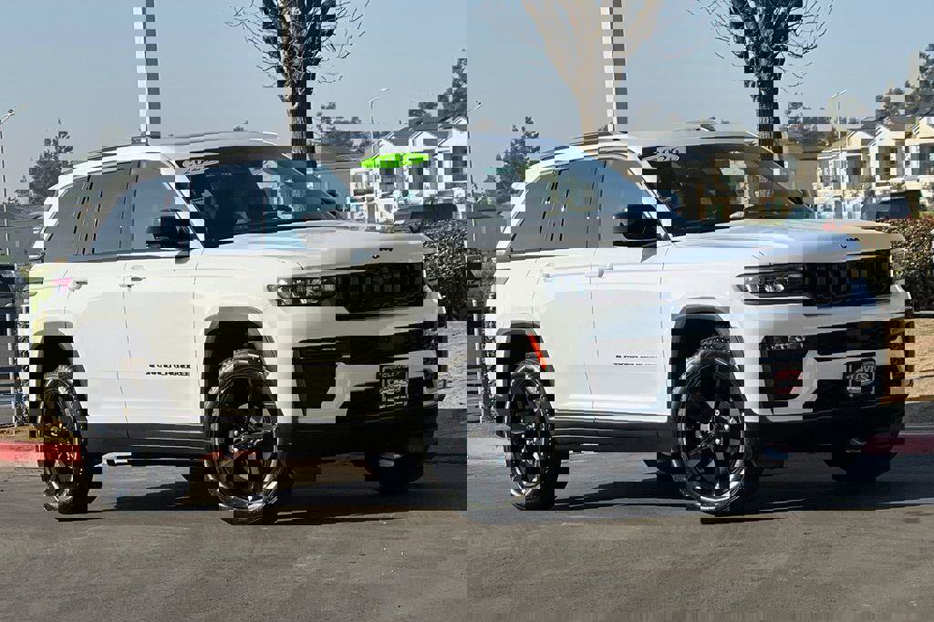 New 2026 Jeep Grand Cherokee Limited image 2
