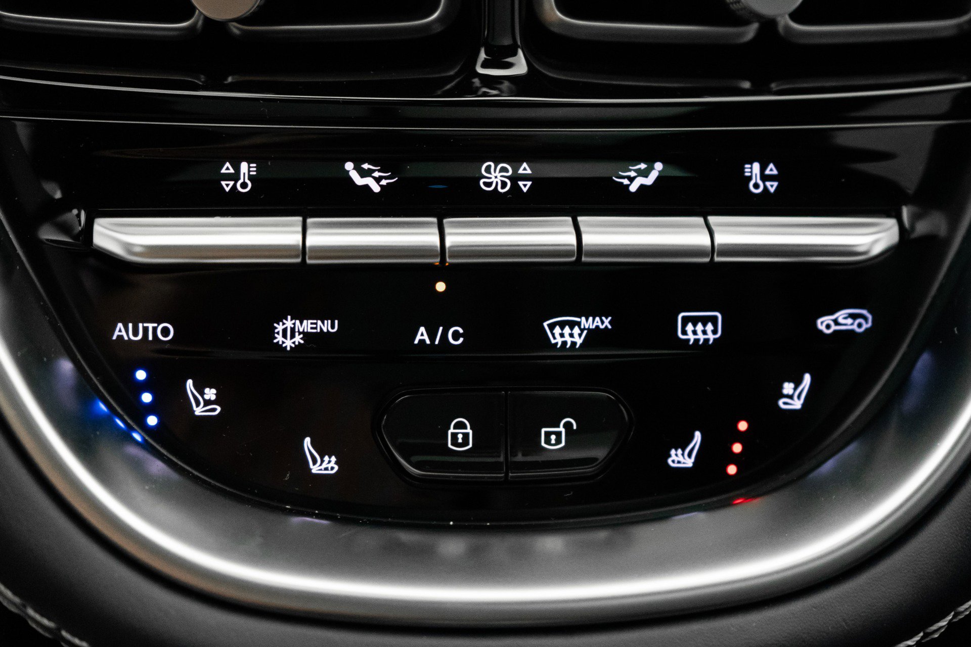 Used 2022 Aston Martin DBX image 29