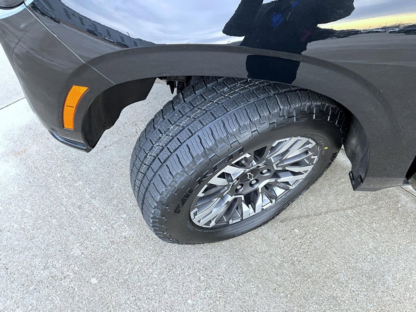 Used 2025 Chevrolet Suburban Z71 image 25