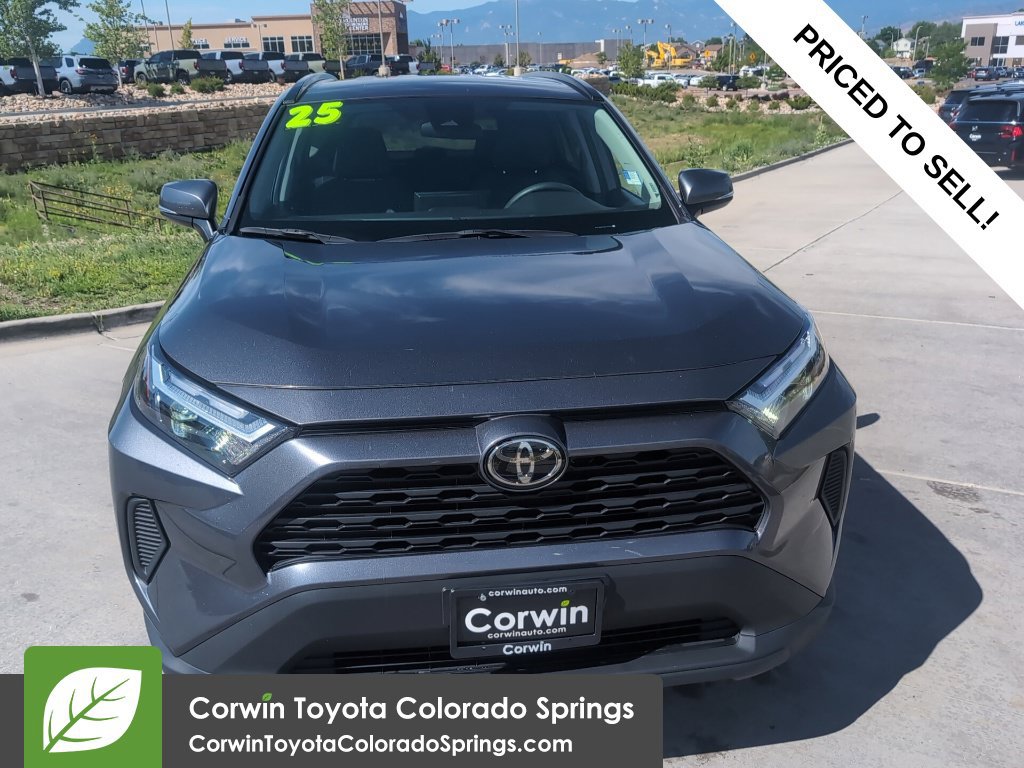 Used 2025 Toyota RAV4 XLE AWD/4WD image 2