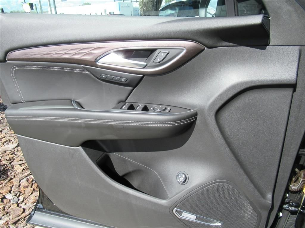 Used 2021 Buick Envision Avenir w/ Technology Package II image 19