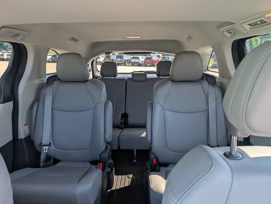 Used 2024 Toyota Sienna XLE w/ XLE Plus Package AWD/4WD image 20