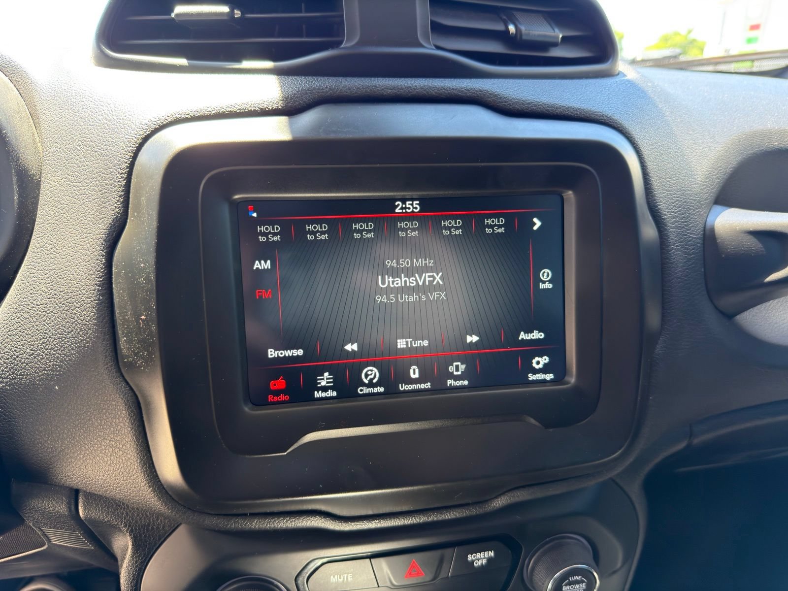 Used 2018 Jeep Renegade Latitude w/ Cold Weather Group AWD/4WD image 24