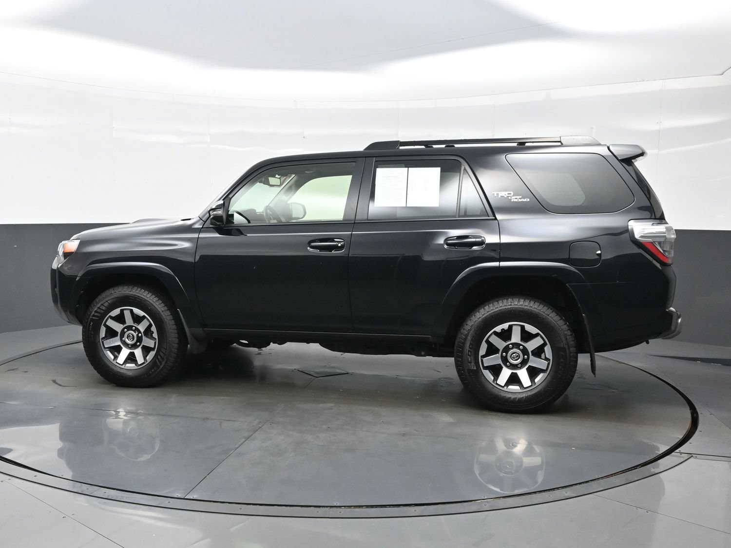 Used 2022 Toyota 4Runner TRD Off-Road Premium AWD/4WD image 3