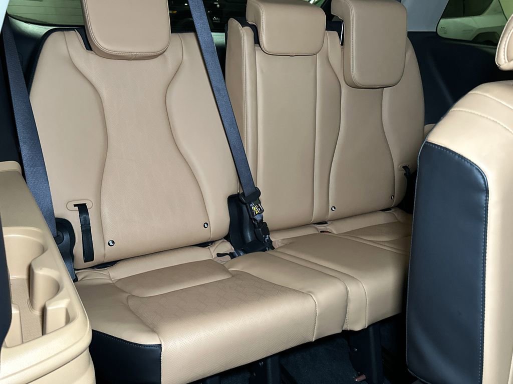 Used 2024 Kia Carnival LX FWD image 12