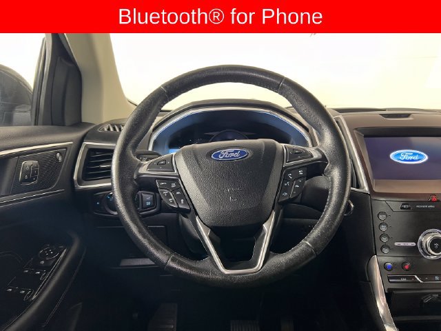 Used 2020 Ford Edge Titanium w/ Equipment Group 301A FWD image 16