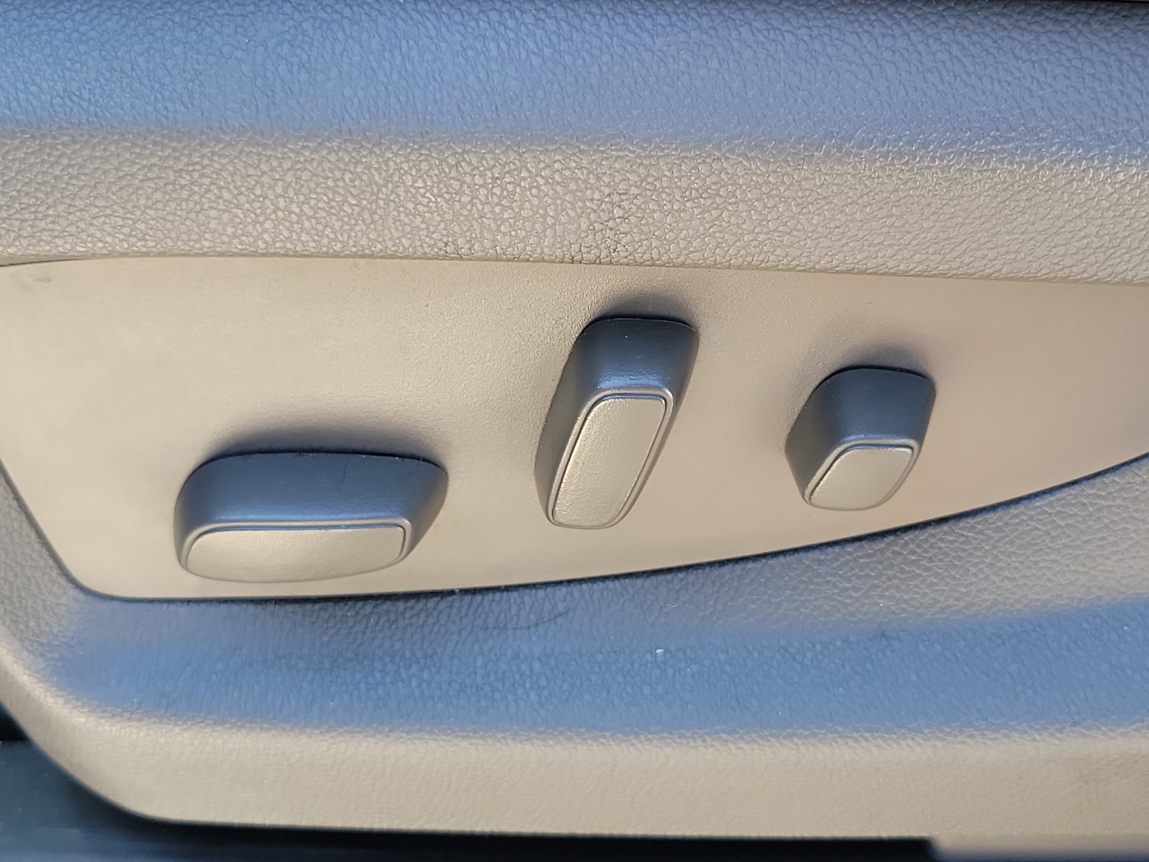 Used 2018 GMC Yukon Denali w/ Denali Ultimate Package image 16