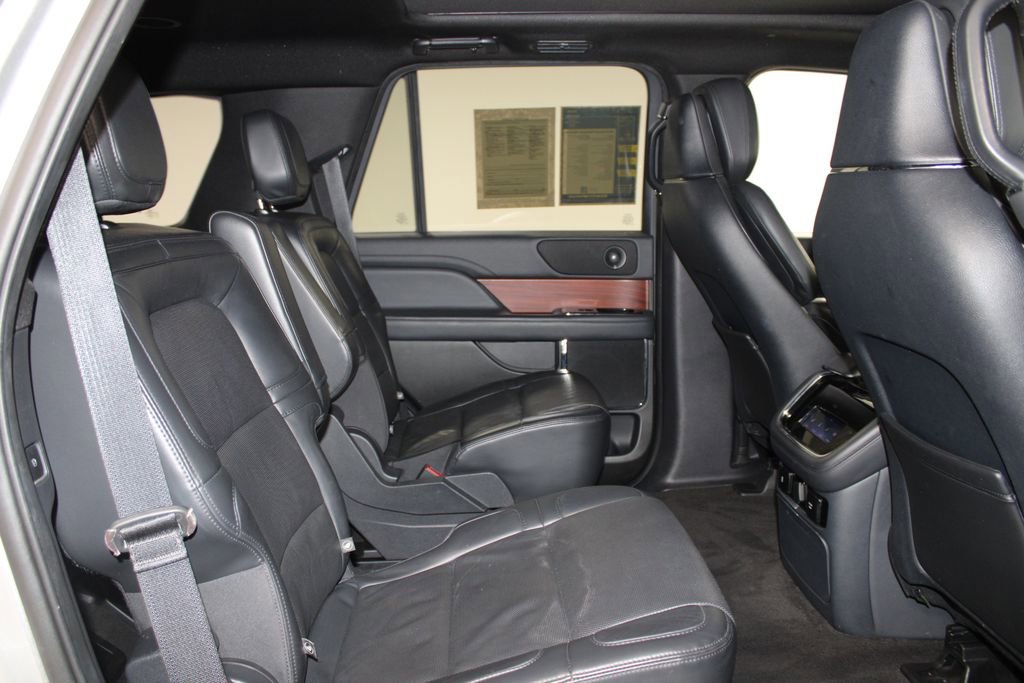 Used 2023 Lincoln Navigator Reserve AWD/4WD image 32