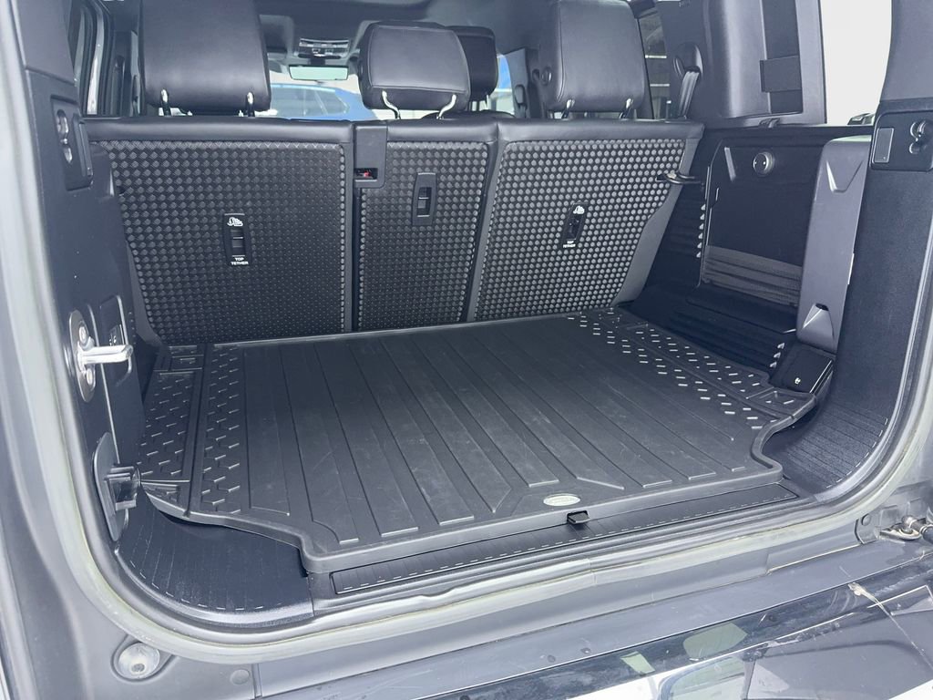 Used 2023 Land Rover Defender 110 V8 image 13