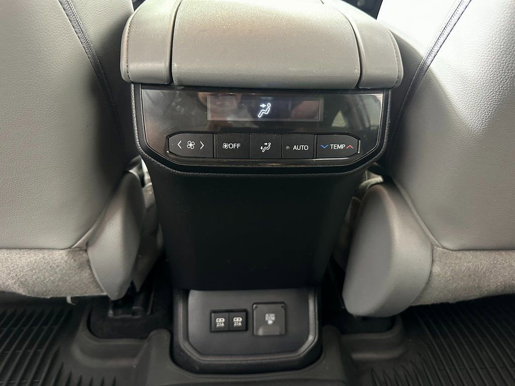 Used 2020 Toyota Highlander Limited image 22