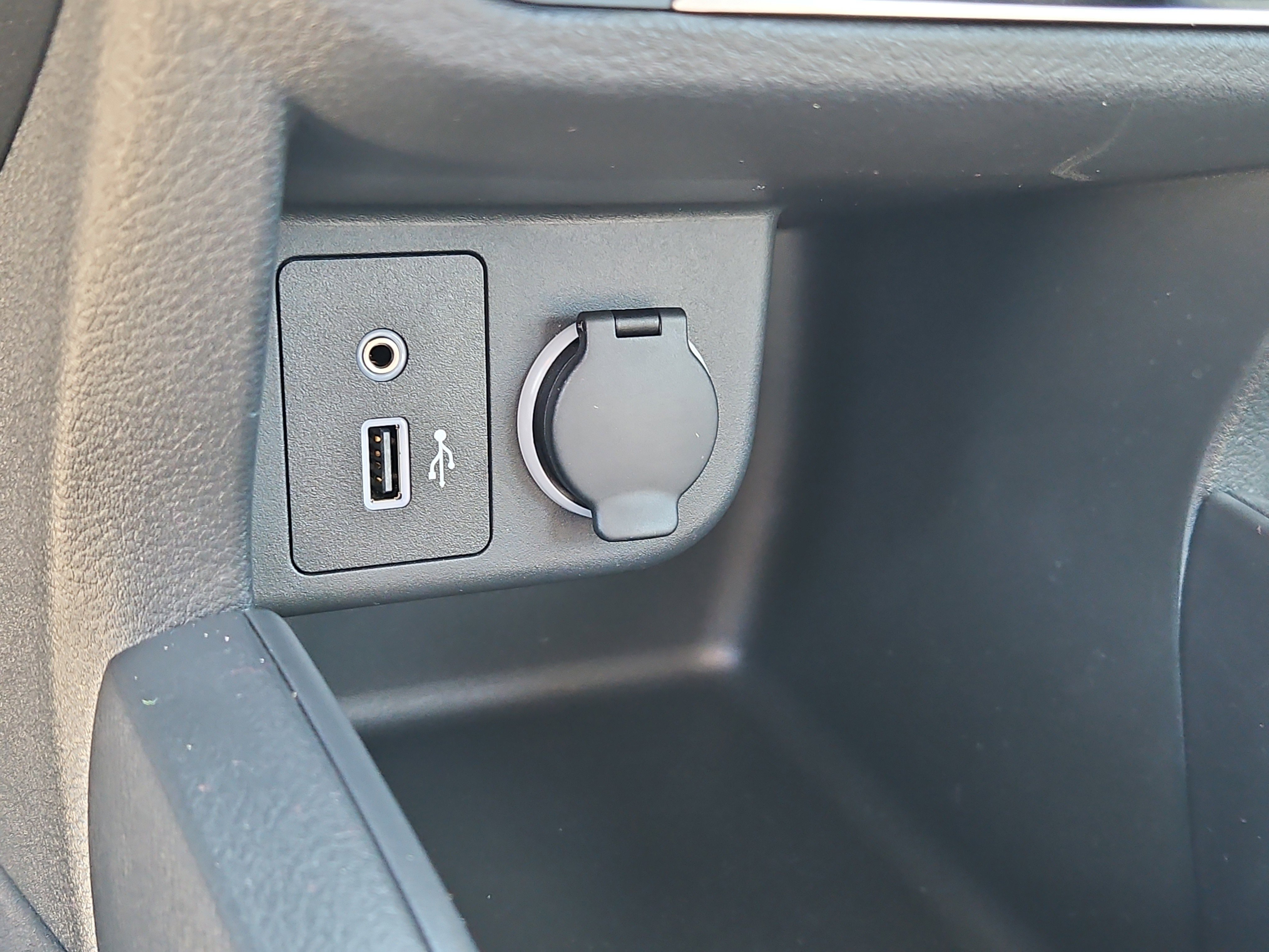 Used 2025 Nissan Kicks Play S FWD image 18