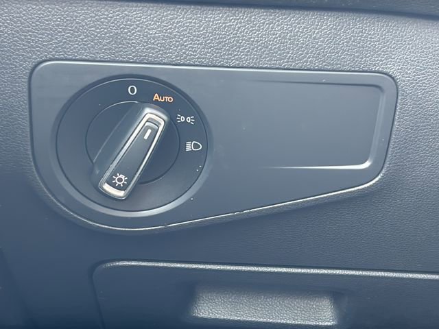 Used 2020 Volkswagen Tiguan SE image 34