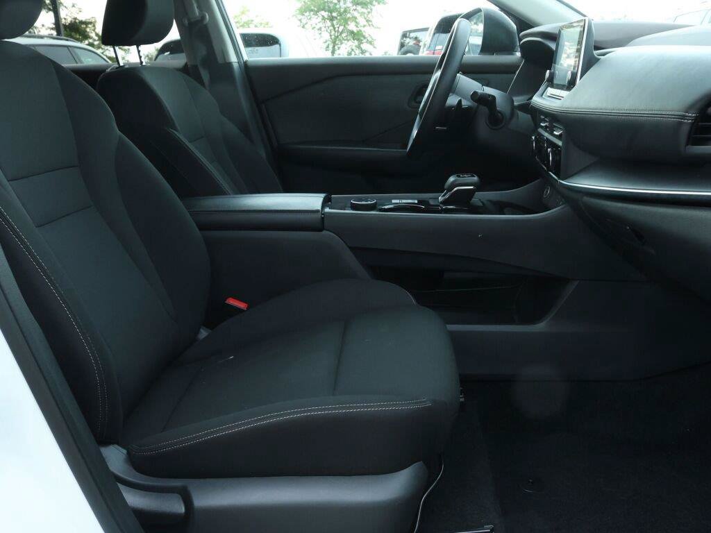 Used 2023 Nissan Rogue S AWD/4WD image 4