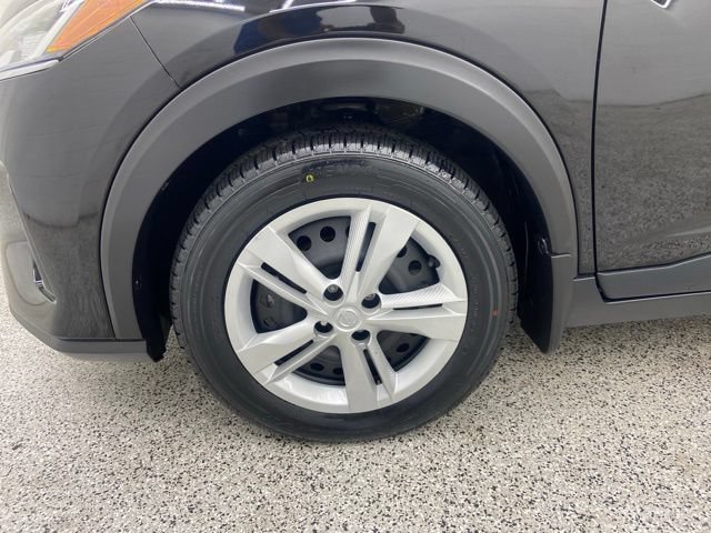 Used 2023 Nissan Kicks S FWD image 6