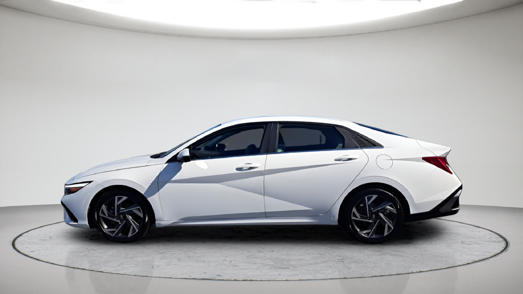 Used 2024 Hyundai Elantra Limited FWD image 11