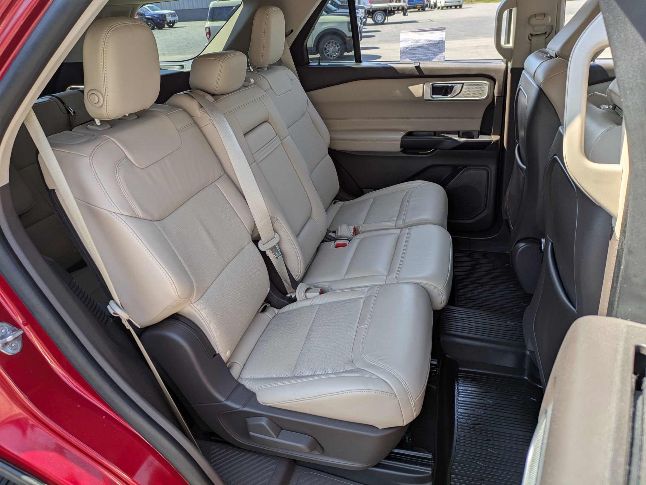 Used 2020 Ford Explorer Platinum w/ Premium Technology Package AWD/4WD image 23