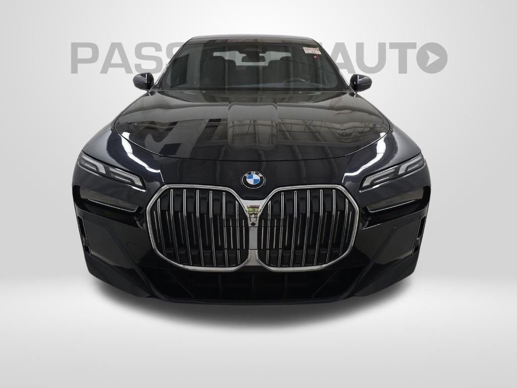 Used 2023 BMW 760i xDrive w/ Parking Assistance Package AWD/4WD image 7
