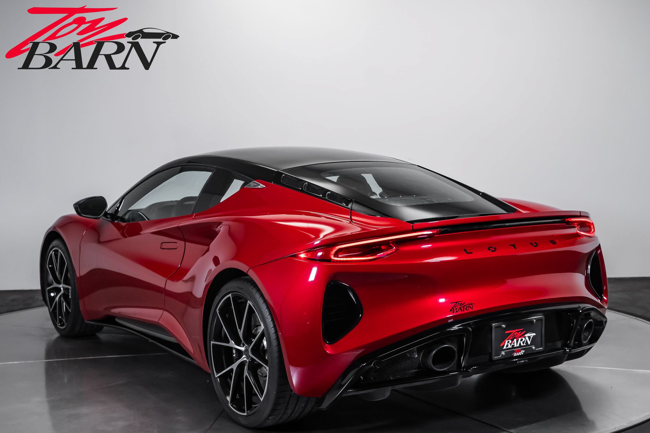 Used 2025 Lotus Emira RWD image 3