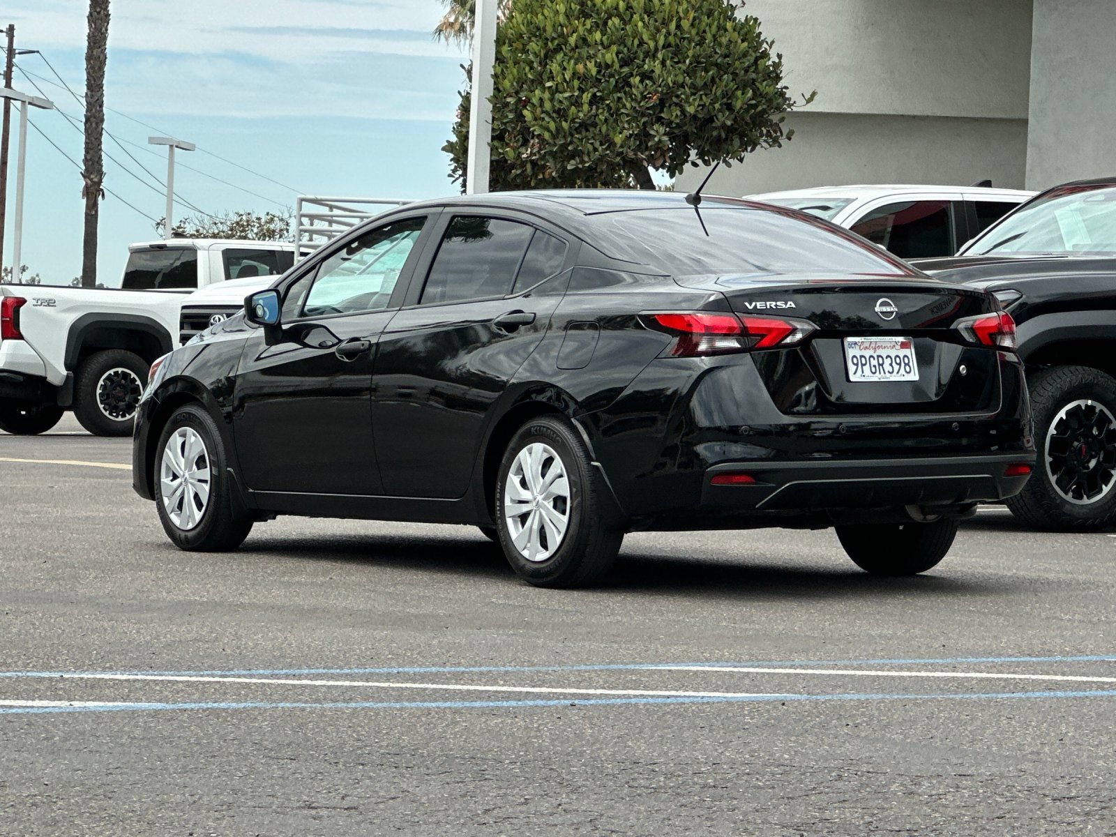 Used 2024 Nissan Versa S w/ Trunk Package FWD image 3
