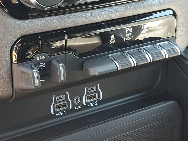 New 2026 RAM 1500 4x4 Crew Cab image 18
