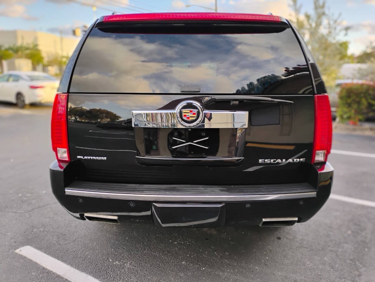 Used 2014 Cadillac Escalade ESV Platinum AWD/4WD image 4