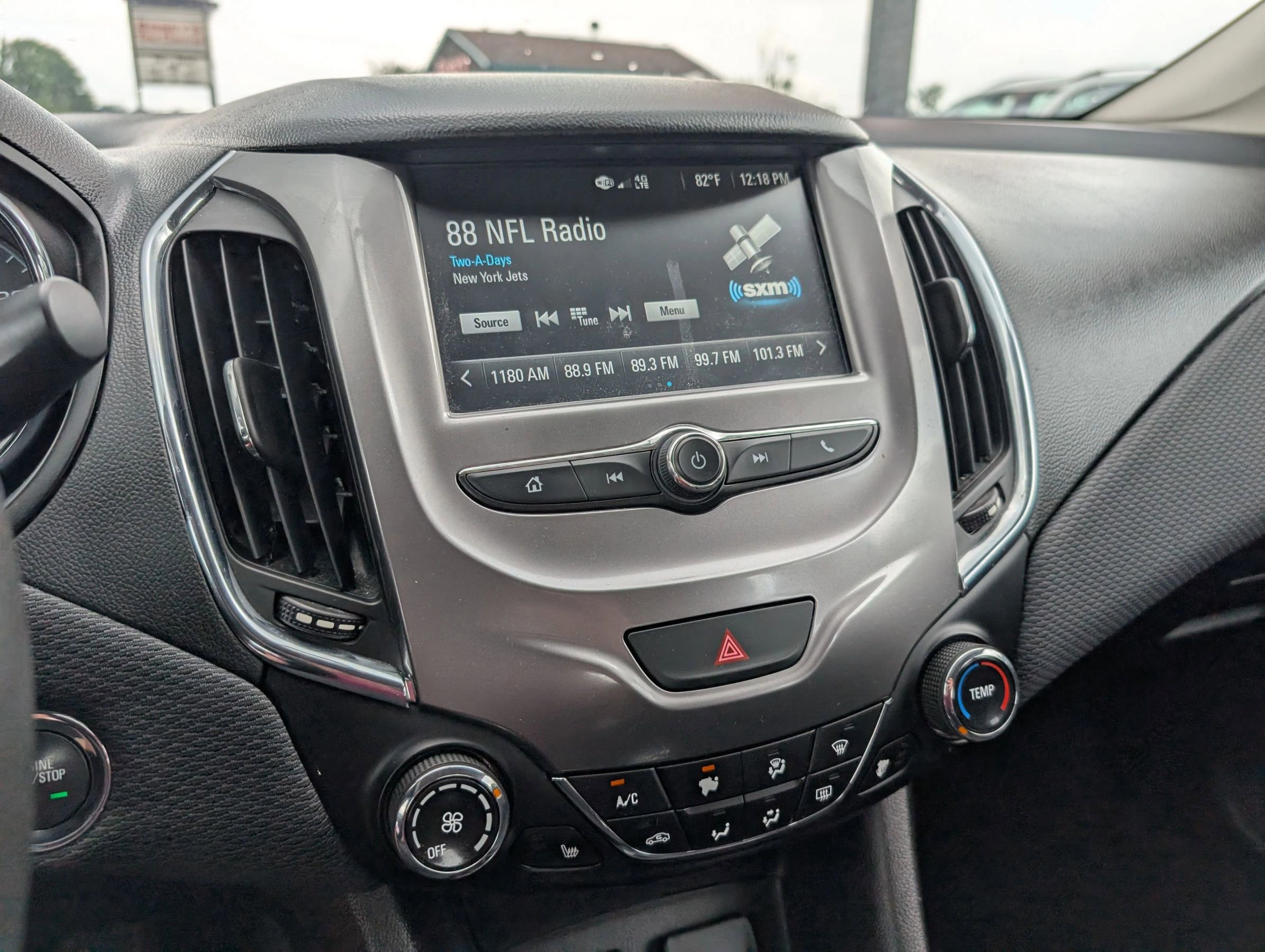 Used 2018 Chevrolet Cruze LT image 18
