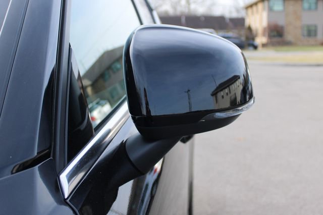 Used 2025 Volvo XC40 B5 Core image 7