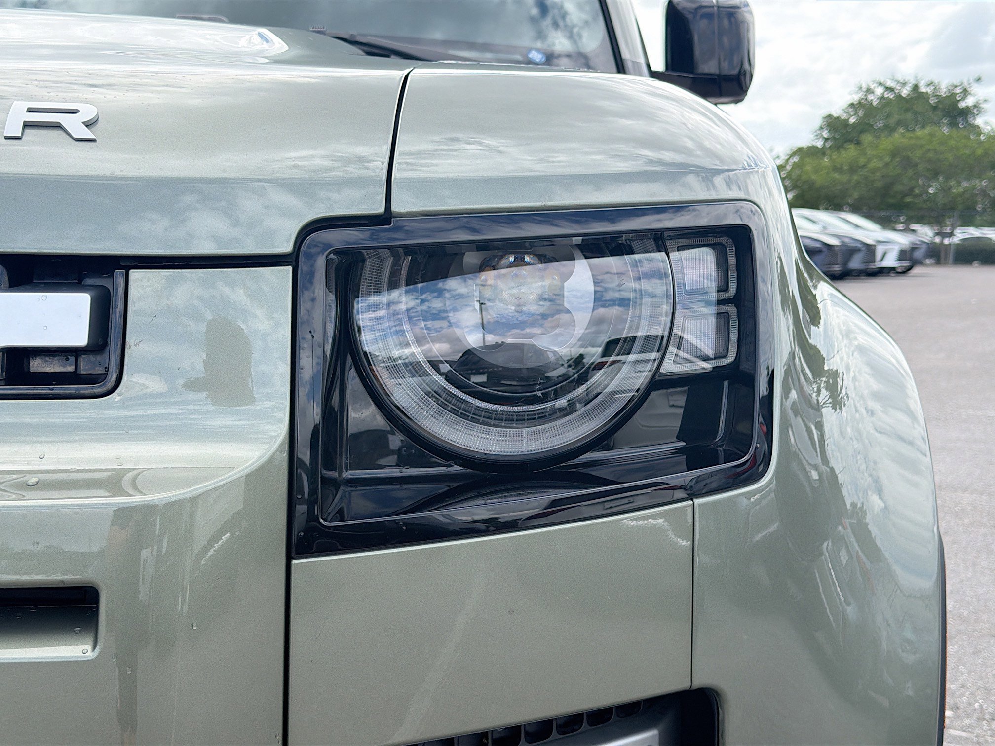 Used 2025 Land Rover Defender 110 S image 9