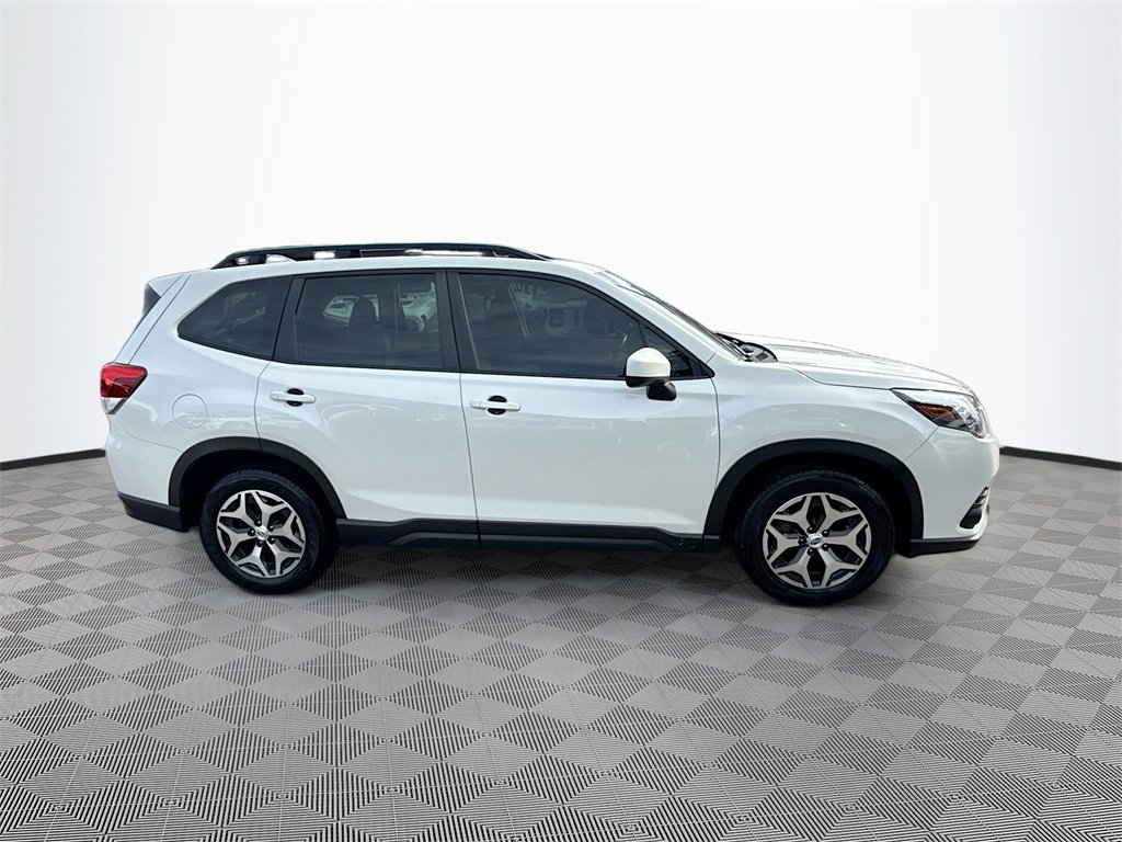 Used 2023 Subaru Forester Premium image 5