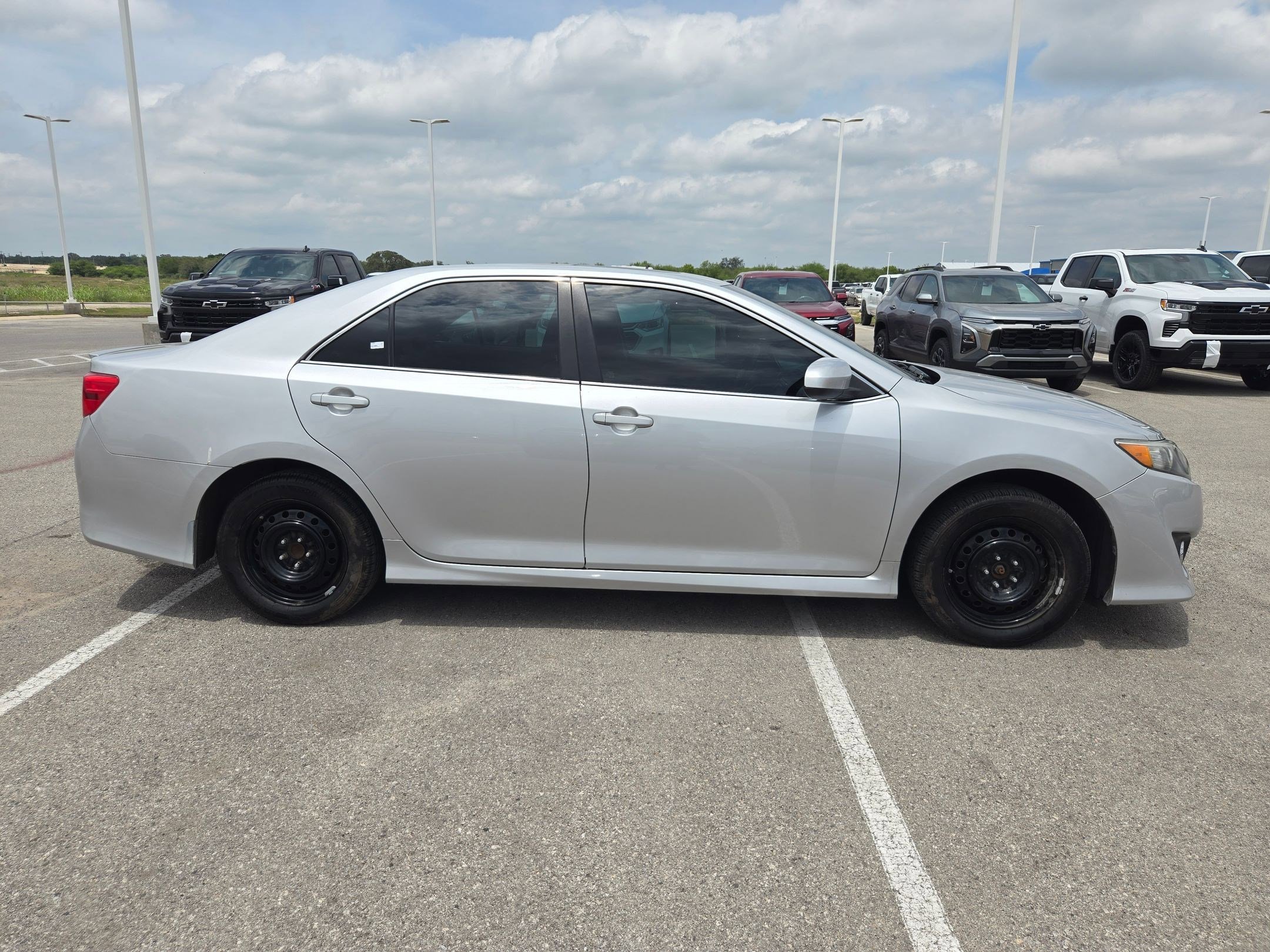 Used 2012 Toyota Camry SE FWD image 2