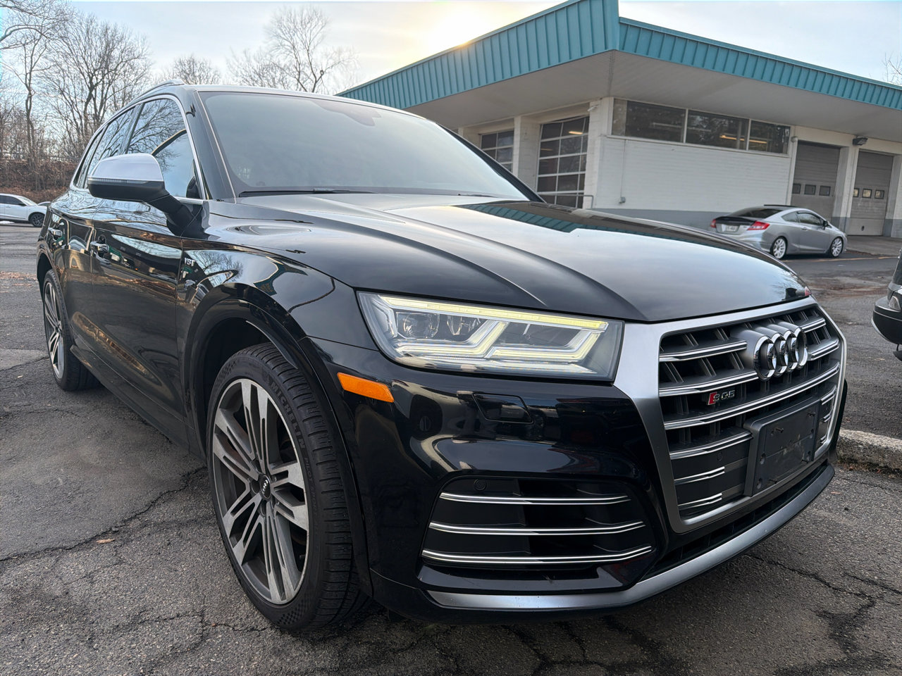 Used 2018 Audi SQ5 Premium Plus w/ S Sport Package image 3