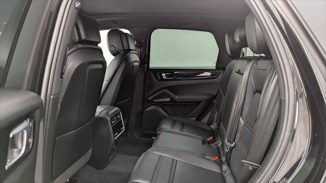 Used 2023 Porsche Cayenne Platinum Edition AWD/4WD image 14