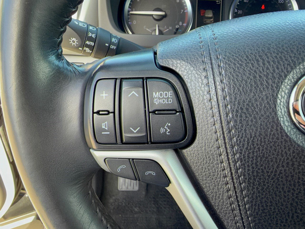 Used 2019 Toyota Highlander XLE AWD/4WD image 18