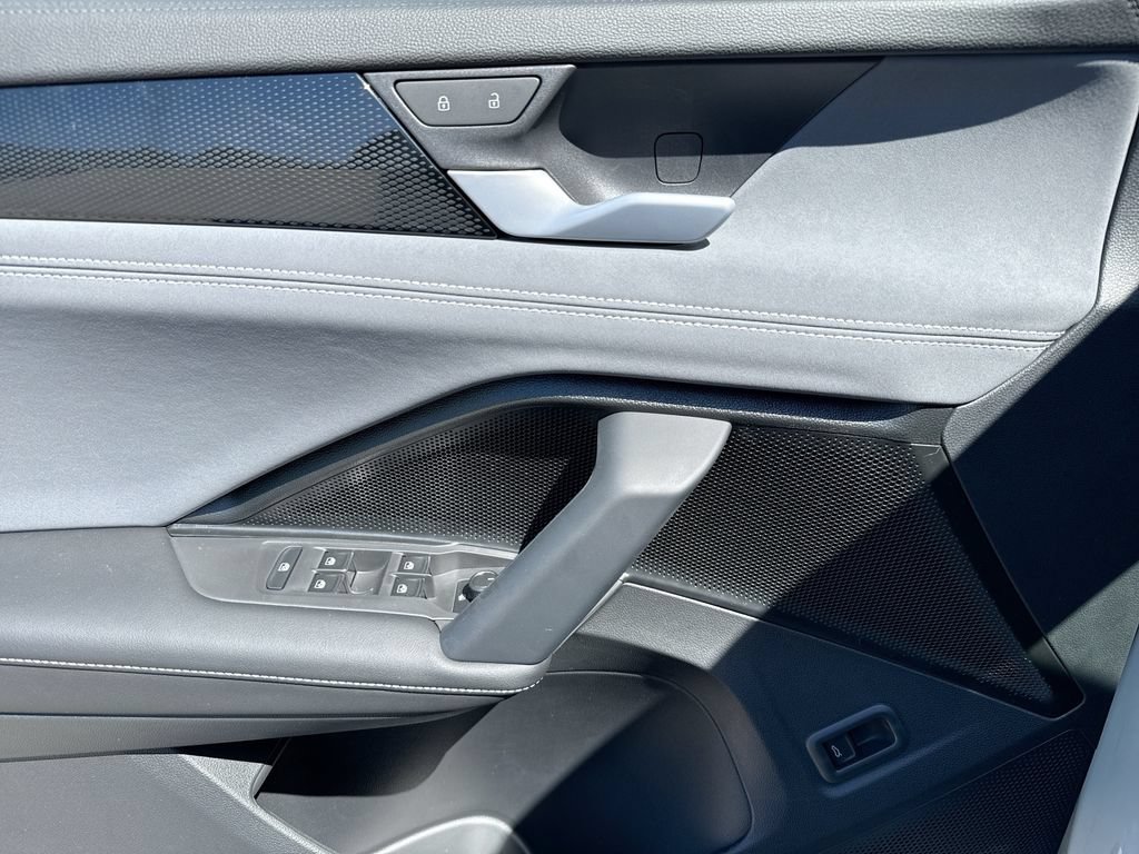 New 2026 Volkswagen Tiguan SE R-Line AWD/4WD image 15