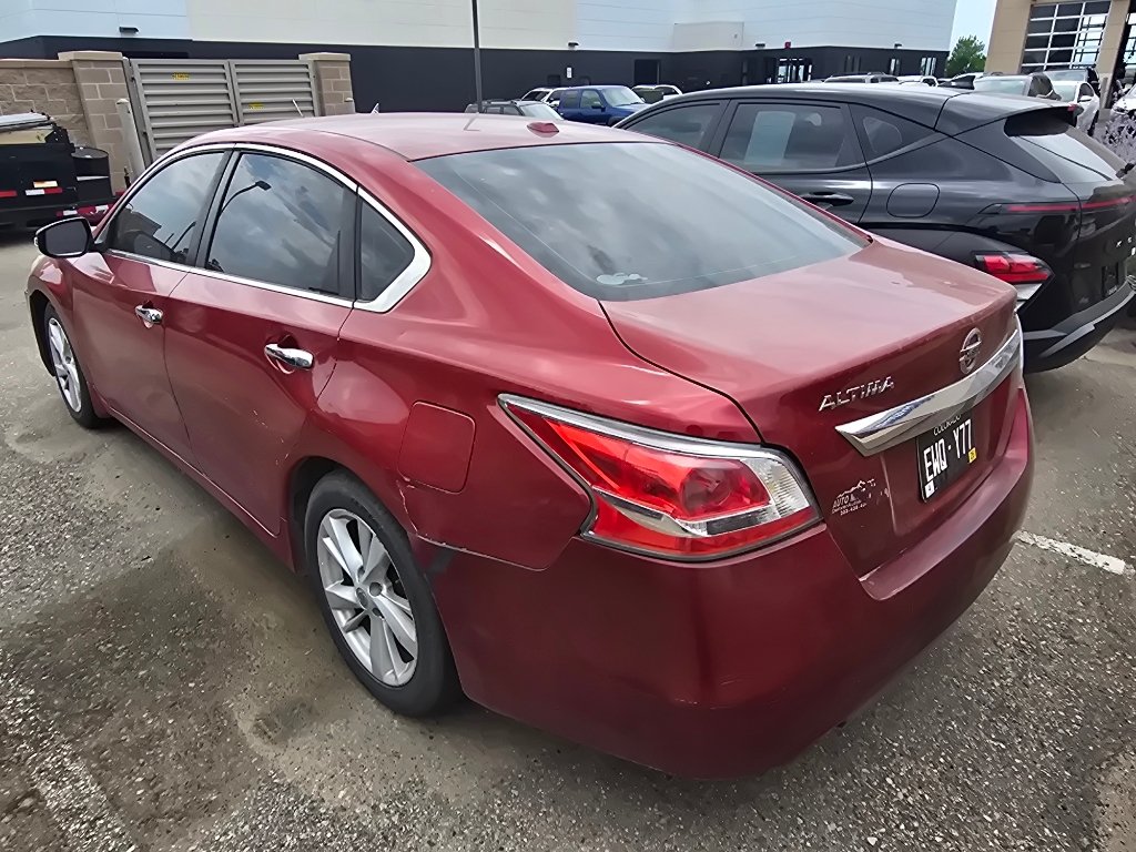 Used 2015 Nissan Altima 2.5 SV w/ Convenience Package FWD image 3